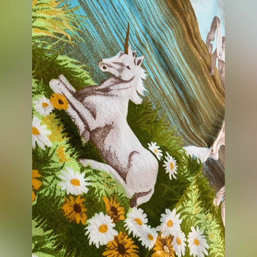 Vintage Unicorn ๐ฆ Tapestry - Picture 4 of 13